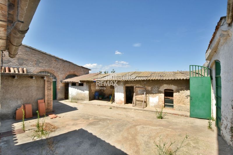 Foto b6fd9e00-6222-452a-9ebe-6af7aac9edef. Masia a Sant Andreu de la Barca