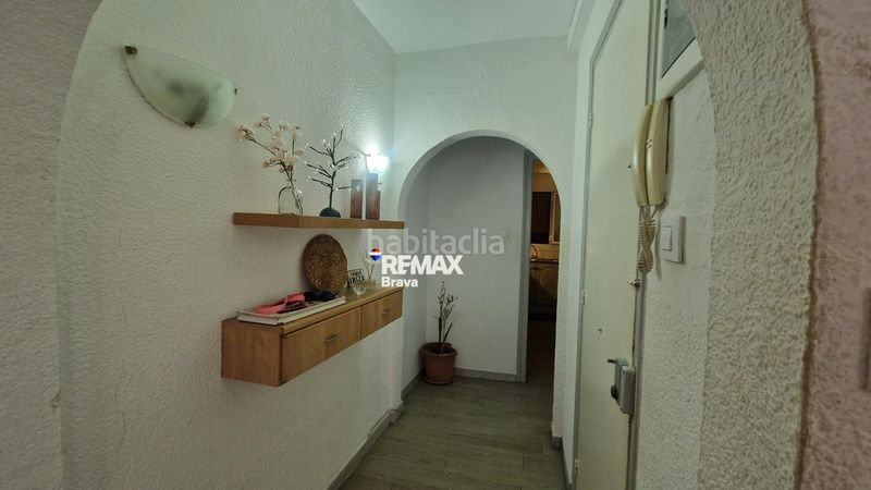 Foto db0d8dbe-f5eb-4269-84b3-f699a49a0fe3. Edifici a cl dels traginers 9 a Centre Roses