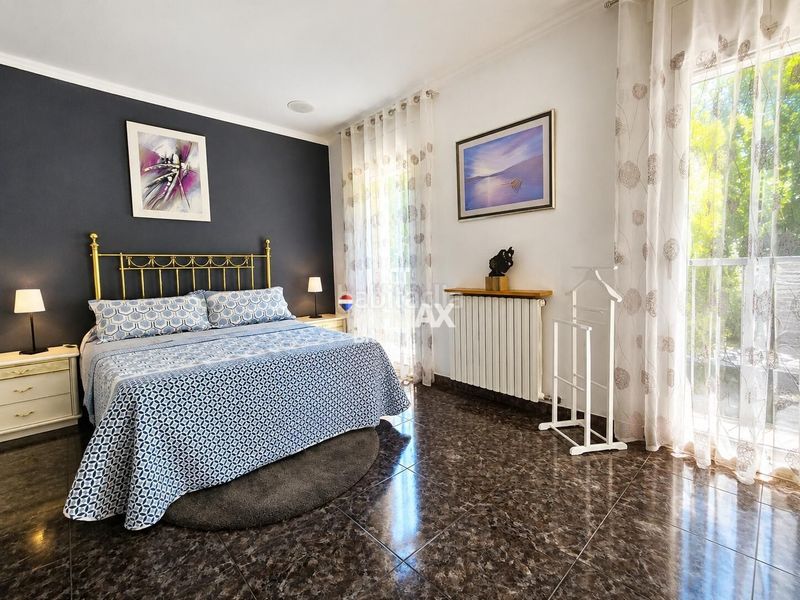 Foto 5bfc2543-d79d-4f2b-b99a-ee20fc126b36. Casa adossada amb calefacció aparcament a Olot