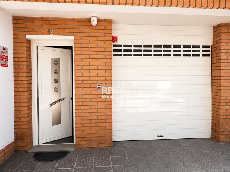 Foto d7890f5a-2ab7-4040-8faf-bd7a6da1fd84. Casa adossada amb calefacció aparcament a Olot