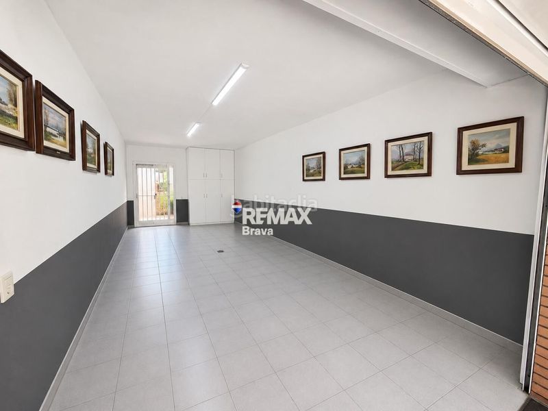 Foto e5828b0d-77f6-47e7-a405-f20b49e72a20. Casa adossada amb calefacció aparcament a Olot