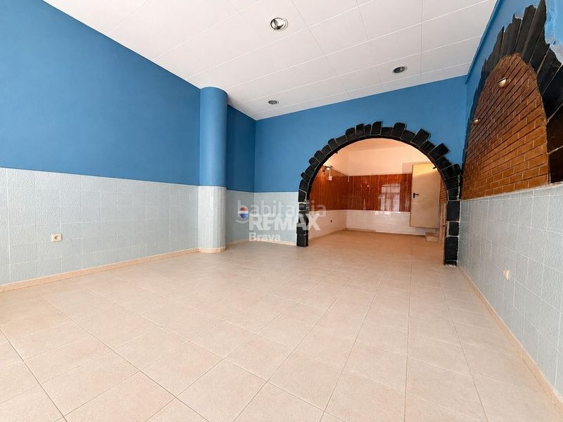 Foto 3c018ce1-65fa-4e97-8c43-b80a1033ab16. Local comercial a Centre Roses