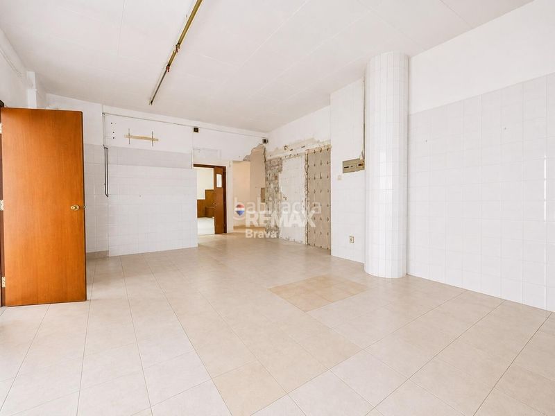 Foto 5743ce6f-bc16-4c46-940b-7f839f72c98e. Local comercial a Centre Roses
