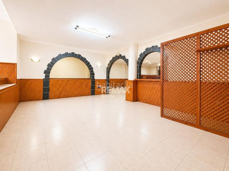 Foto 5bb31659-3af3-44e9-83a0-6348e14180cb. Local comercial a Centre Roses