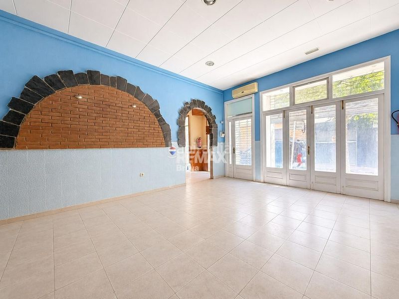 Foto b81f792a-8bb0-434b-b486-38e9c61d6670. Local comercial a Centre Roses