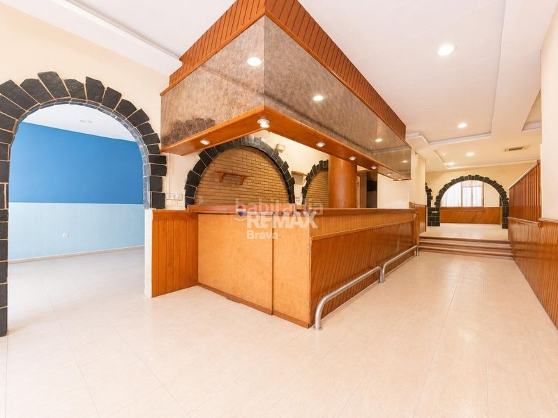 Foto d264e999-eb3c-4590-82dd-df7cb3eef3e3. Local comercial a Centre Roses