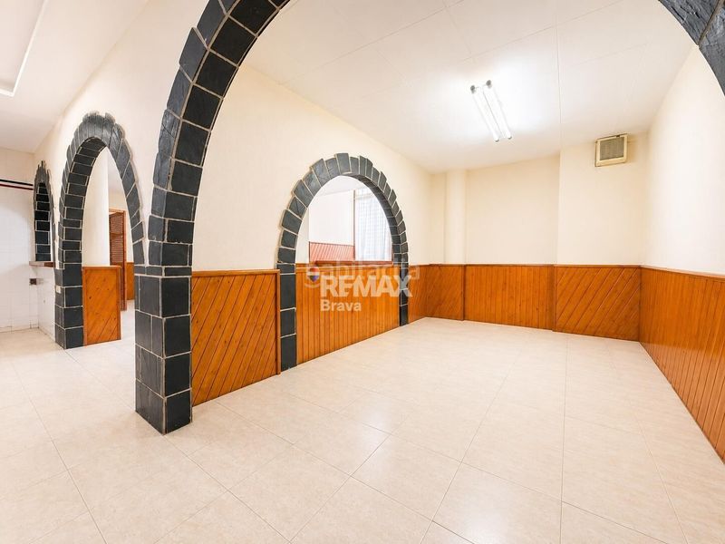 Foto fb73ef13-42c1-4ace-9462-bfd16a62885d. Local comercial a Centre Roses