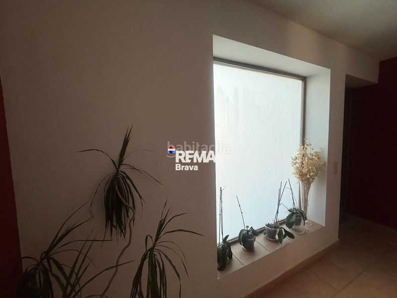 Foto 1cab3d5e-c3f0-46ad-ac7c-e5bc0cf6e2da. Chalet en carrer belgica-ur.can isac 155 palau saverdera exclusiva vivienda unifamiliar con piscina, amplias terrazas y vistas panorámicas a la bahía de roses en Palau-saverdera