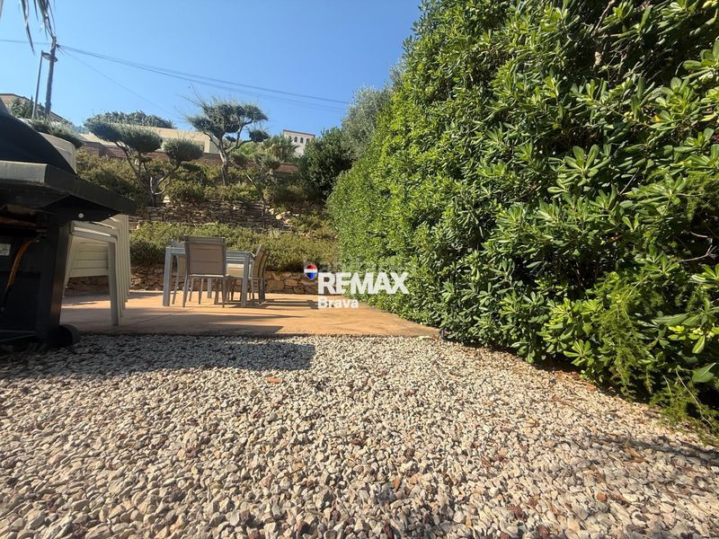 Foto 49cff7bc-3cb6-4007-b789-8d69f4f97eed. Chalet en carrer belgica-ur.can isac 155 palau saverdera exclusiva vivienda unifamiliar con piscina, amplias terrazas y vistas panorámicas a la bahía de roses en Palau-saverdera