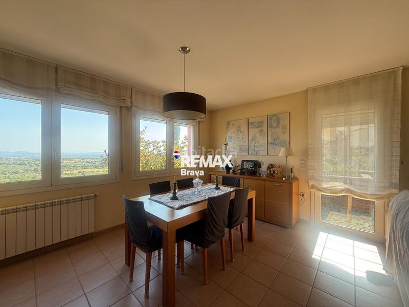 Foto 4fdcc015-08d6-40f5-b387-6fd8b6c3c355. Chalet en carrer belgica-ur.can isac 155 palau saverdera exclusiva vivienda unifamiliar con piscina, amplias terrazas y vistas panorámicas a la bahía de roses en Palau-saverdera