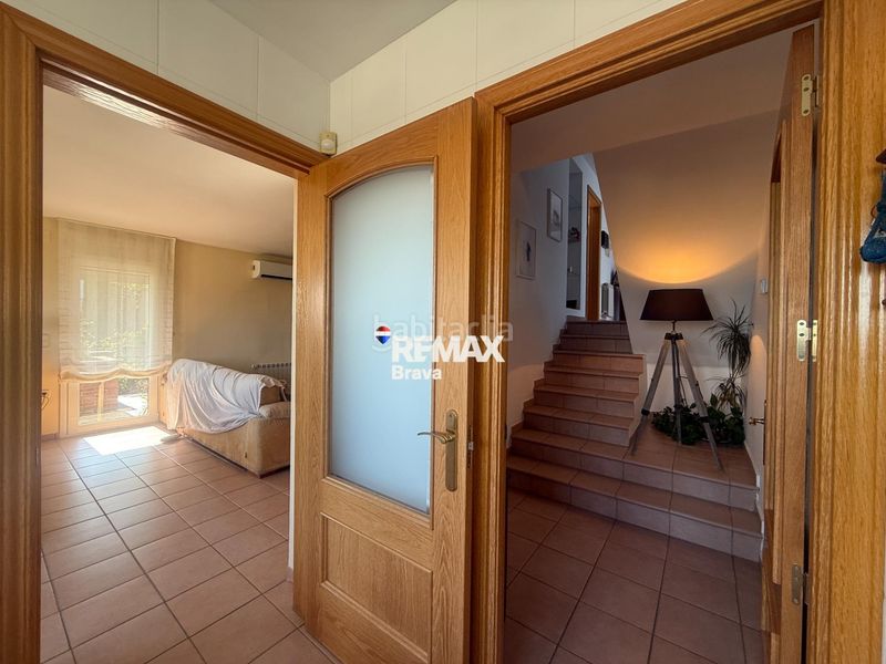 Foto 5941f9d6-7d0f-42e6-913b-1a2c837e3df4. Chalet en carrer belgica-ur.can isac 155 palau saverdera exclusiva vivienda unifamiliar con piscina, amplias terrazas y vistas panorámicas a la bahía de roses en Palau-saverdera