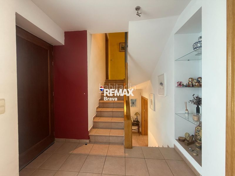 Foto 6c816ada-55b8-4577-aef7-6b940860e92c. Chalet en carrer belgica-ur.can isac 155 palau saverdera exclusiva vivienda unifamiliar con piscina, amplias terrazas y vistas panorámicas a la bahía de roses en Palau-saverdera