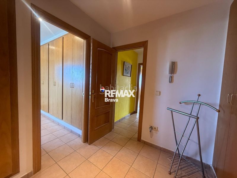 Foto 87547186-3976-4fb7-8c67-e0977d162bf9. Chalet en carrer belgica-ur.can isac 155 palau saverdera exclusiva vivienda unifamiliar con piscina, amplias terrazas y vistas panorámicas a la bahía de roses en Palau-saverdera