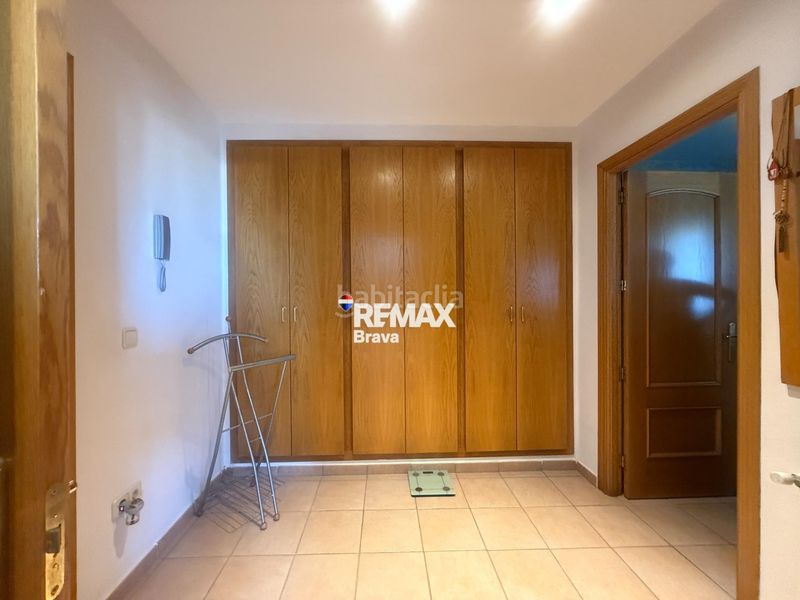 Foto 9106874c-a011-4f0f-b84c-745f38b2a953. Chalet en carrer belgica-ur.can isac 155 palau saverdera exclusiva vivienda unifamiliar con piscina, amplias terrazas y vistas panorámicas a la bahía de roses en Palau-saverdera