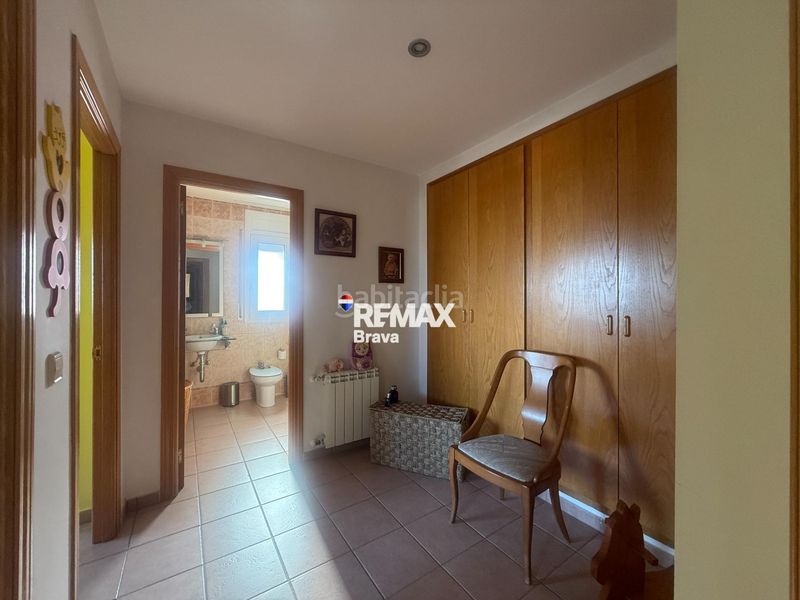 Foto a69eab9c-7e0a-4809-9394-3034464fb066. Chalet en carrer belgica-ur.can isac 155 palau saverdera exclusiva vivienda unifamiliar con piscina, amplias terrazas y vistas panorámicas a la bahía de roses en Palau-saverdera