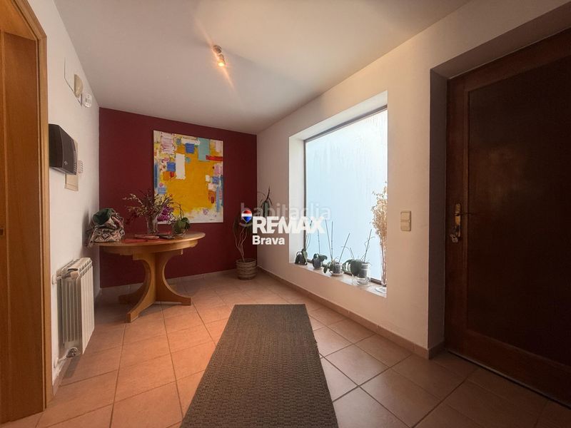 Foto bdc510a3-290b-4607-8a6f-cff478273fd3. Chalet en carrer belgica-ur.can isac 155 palau saverdera exclusiva vivienda unifamiliar con piscina, amplias terrazas y vistas panorámicas a la bahía de roses en Palau-saverdera