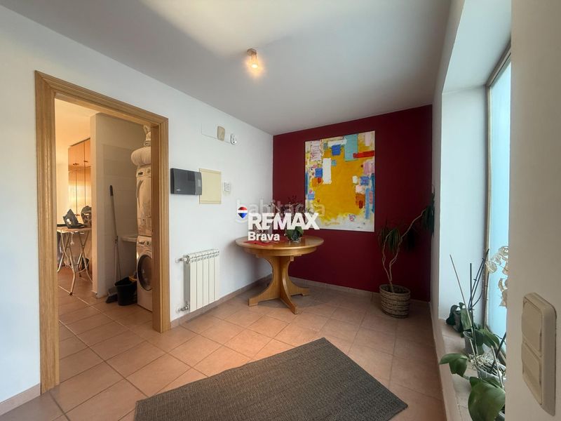 Foto d9fa70f0-846c-4848-a944-ef90b4754a0d. Chalet en carrer belgica-ur.can isac 155 palau saverdera exclusiva vivienda unifamiliar con piscina, amplias terrazas y vistas panorámicas a la bahía de roses en Palau-saverdera