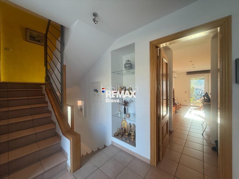 Foto e17a0a70-af4b-4a83-8233-95104fb07ab9. Chalet en carrer belgica-ur.can isac 155 palau saverdera exclusiva vivienda unifamiliar con piscina, amplias terrazas y vistas panorámicas a la bahía de roses en Palau-saverdera