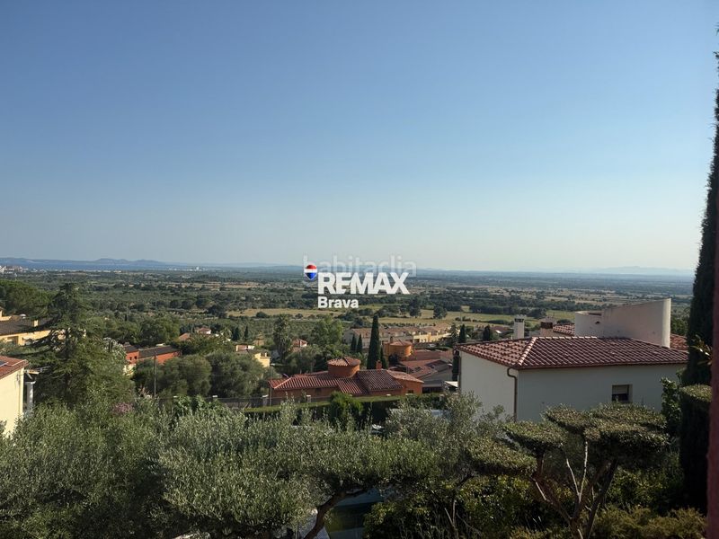 Foto f0d12385-08e0-4d1d-9825-429d5e83693d. Chalet en carrer belgica-ur.can isac 155 palau saverdera exclusiva vivienda unifamiliar con piscina, amplias terrazas y vistas panorámicas a la bahía de roses en Palau-saverdera