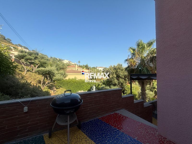 Foto fd8615b8-1745-4daf-b128-fd7d55b273aa. Chalet en carrer belgica-ur.can isac 155 palau saverdera exclusiva vivienda unifamiliar con piscina, amplias terrazas y vistas panorámicas a la bahía de roses en Palau-saverdera