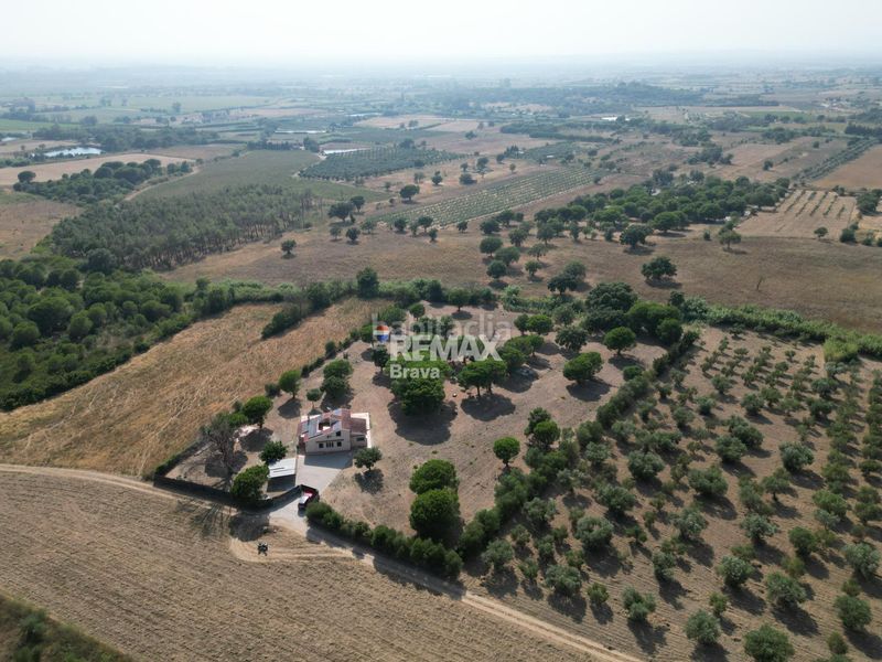 Foto 1b1a8d48-8449-4321-9213-37f7a9751891. Masia amb calefacció aparcament a Nord Roses
