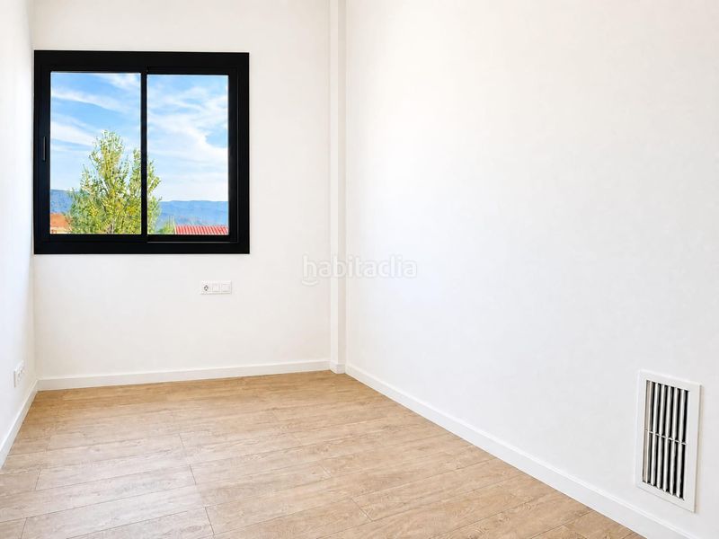 Foto d87d4d98-bab4-4271-942c-4cbe9c75656b. Casa adossada amb aparcament a Hostalric