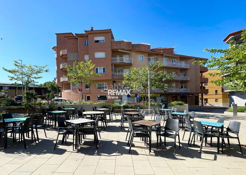 Foto 3553eeaf-832d-4295-8812-888996081aed. Local comercial a Centre Roses
