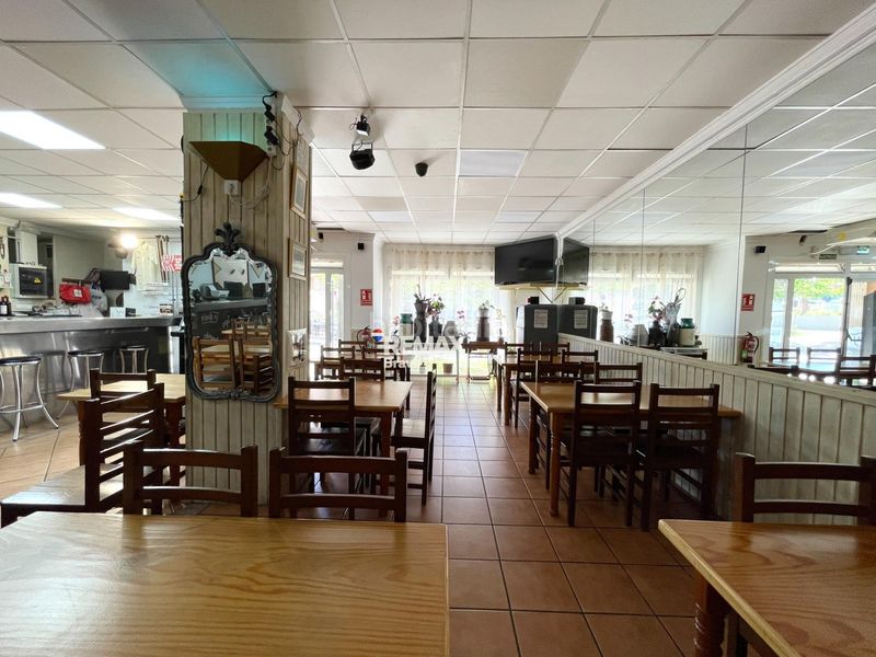 Foto 6b9a184b-2d48-406a-a93d-83e6537bf464. Local comercial a Centre Roses