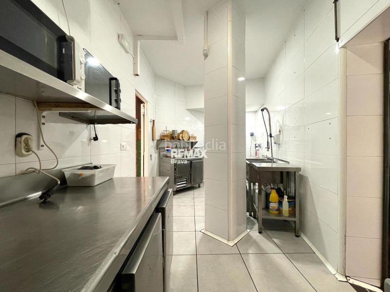 Foto 8d3a3ae0-d075-43d6-bfe4-a6db505e719a. Local comercial a Centre Roses