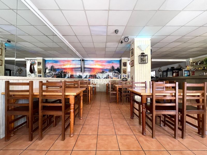 Foto aa0d4875-35b2-4e32-8613-f5ff536e78d5. Local comercial a Centre Roses