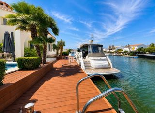 Chalet  Carrer del riu muga. Villa exclusiva con amarre de 24 metros en santa margarida, rose