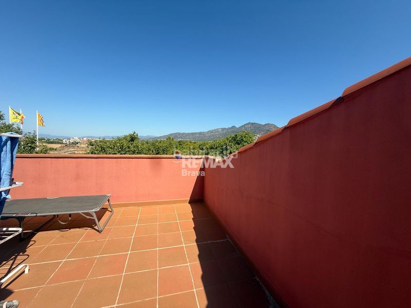 Foto f82c38dd-2761-4bed-9ce2-ff8a9d5e6f10. Àtic amb aparcament a Centre Roses