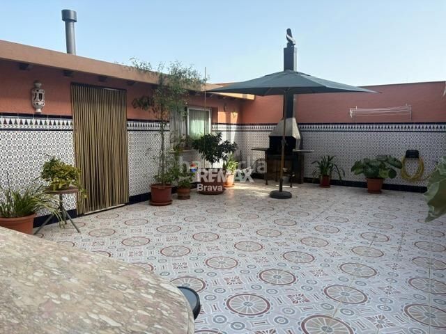 Foto a631a8bd-02b4-48f6-a8e9-cf68dd3f0ba6. Edificio in Poble Calonge