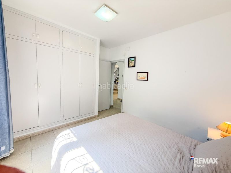 Foto 4acdb20a-04a0-40a3-a0f8-417907955c0b. Casa amb calefacció aparcament piscina a Requesens Empuriabrava