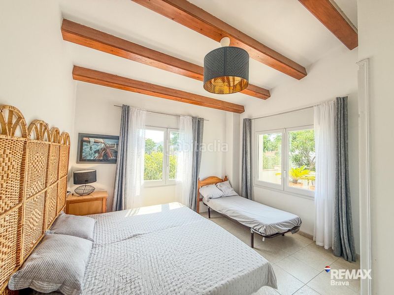 Foto 4ed549f8-e0b1-474f-9442-60b325c3b690. Casa amb calefacció aparcament piscina a Requesens Empuriabrava
