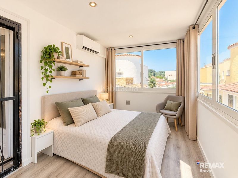 Foto 5dfce169-c4c4-4fe1-9d09-2d102b519358. Casa amb calefacció aparcament piscina a Requesens Empuriabrava