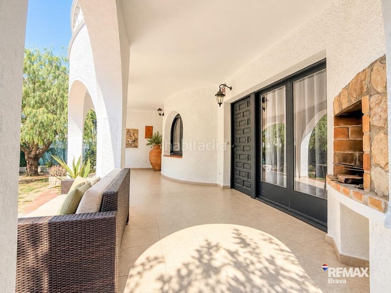 Foto 6f26eeda-a883-475e-9e36-9d90077ec606. Casa amb calefacció aparcament piscina a Requesens Empuriabrava