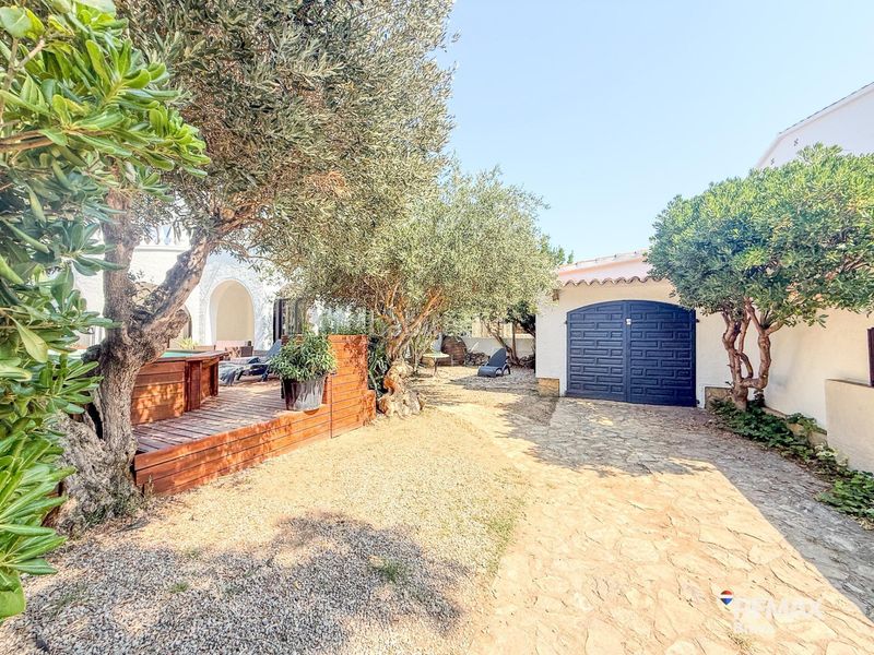 Foto 74967a1e-5272-4931-8bf7-16450455b2eb. Casa amb calefacció aparcament piscina a Requesens Empuriabrava