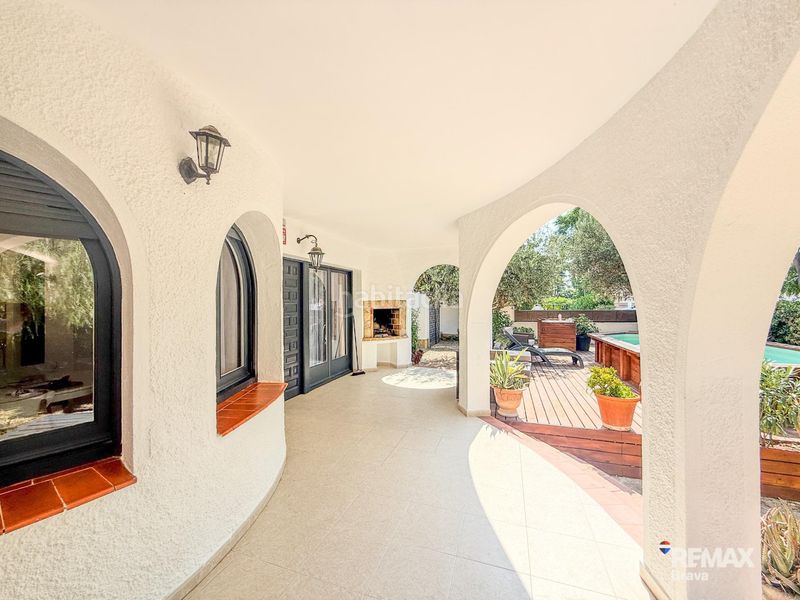 Foto b0ff3af9-ed08-4068-8b77-959340a6c08b. Casa amb calefacció aparcament piscina a Requesens Empuriabrava