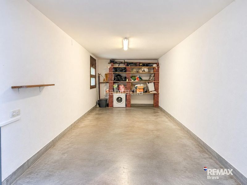 Foto c80e0116-87a1-4770-8f69-4848c5a6ab29. Casa amb calefacció aparcament piscina a Requesens Empuriabrava