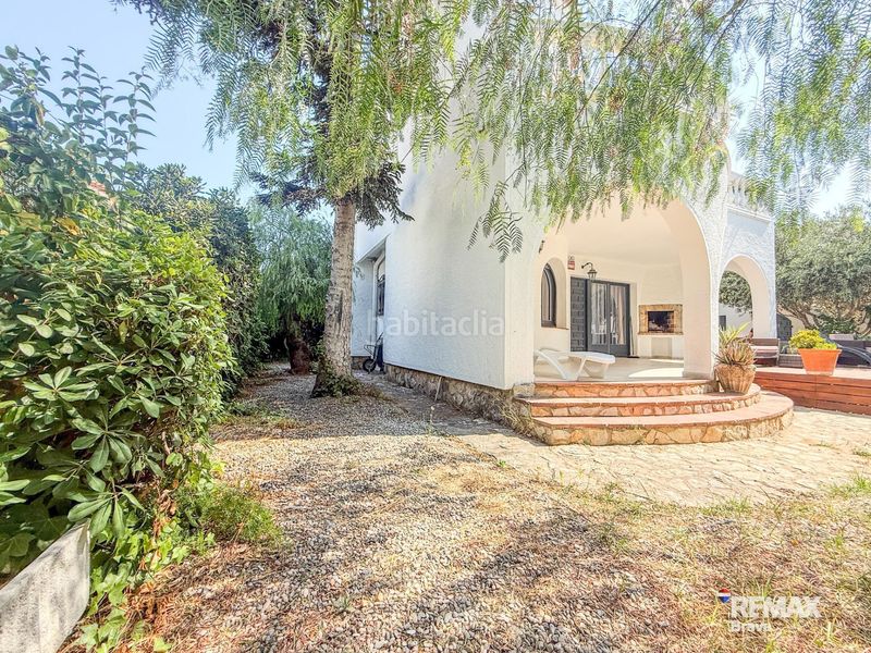 Foto cd630baa-db1a-4925-8311-e4f873c7d8d3. Casa amb calefacció aparcament piscina a Requesens Empuriabrava