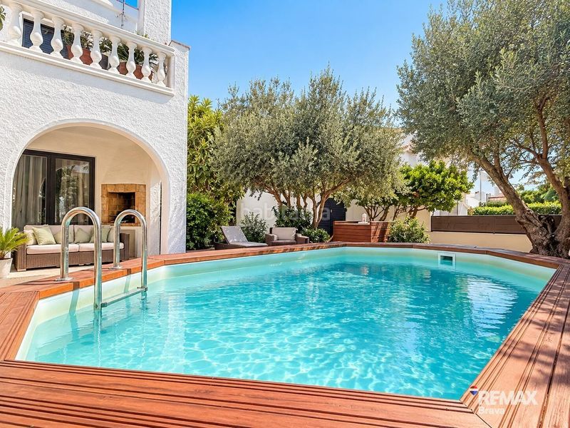 Foto e37d9799-2fa1-42bf-a4a0-5dc891497cc8. Casa amb calefacció aparcament piscina a Requesens Empuriabrava