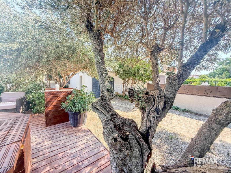 Foto ef5c7a42-2dc1-4743-ac1b-80cb3ac5bc36. Casa amb calefacció aparcament piscina a Requesens Empuriabrava