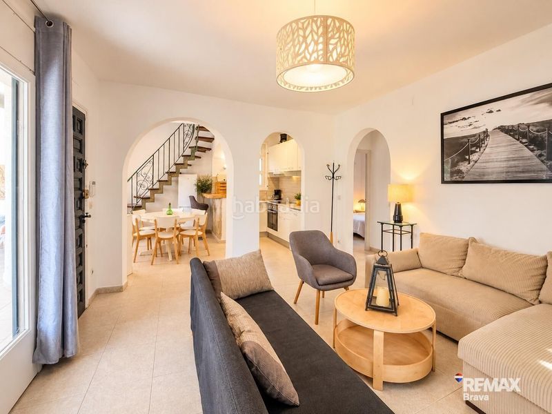 Foto f89e2d8f-a23d-4409-9570-36dae00a7848. Casa amb calefacció aparcament piscina a Requesens Empuriabrava
