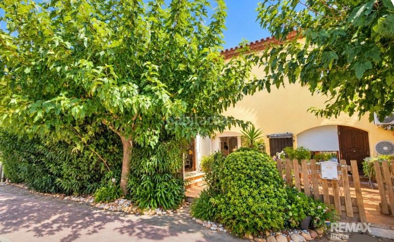Foto 60c7754d-9c69-4a50-898a-5988edd9ff98. Apartamento vilacolum apartamento en planta baja con patio privado en Torroella de Fluvià