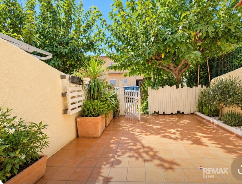 Foto bd003465-2f32-4a2f-a20d-145952cdd2cd. Apartamento vilacolum apartamento en planta baja con patio privado en Torroella de Fluvià