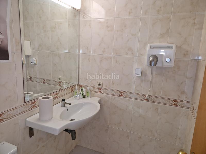 Foto 1ed49627-a5dd-4f51-a083-c1d9c6031d4d. Lloguer local comercial a avinguda del doctor pasteur 2 a Igualada