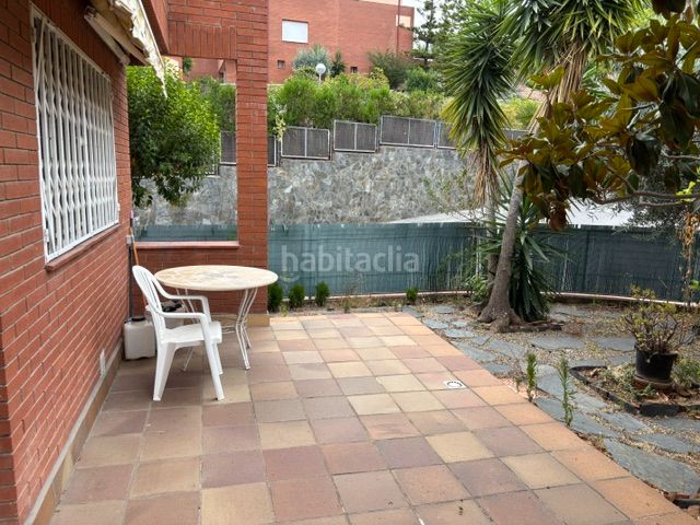 Foto 695e25ad-ec54-4c14-a912-e82b2395df6e. Casa adossada amb calefacció aparcament piscina a Sant Andreu de la Barca