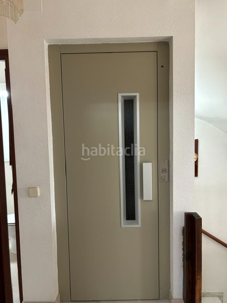 Foto e60d91d8-d7cd-45f9-b322-26317de13064. Casa adossada amb calefacció aparcament piscina a Sant Andreu de la Barca