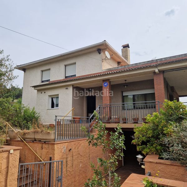 Foto a913a7cd-a14b-4dae-ba70-58ce2d67ef91. Casa amb xemeneia calefacció aparcament a Corbera de Llobregat
